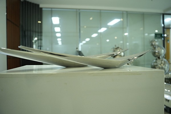 Custom Stainless Steel Propeller Blade Sculpture – Modern Abstract Art